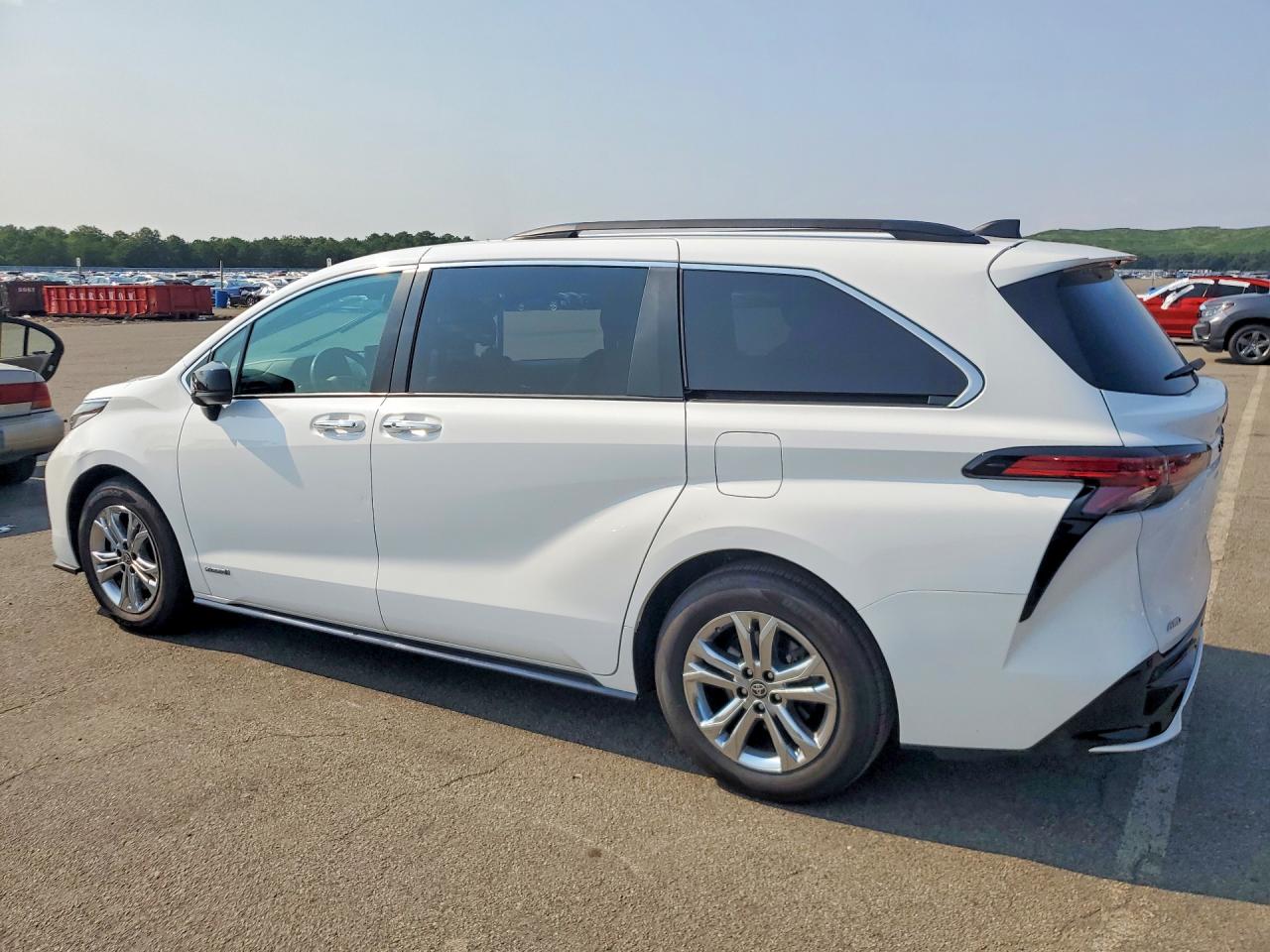 2021 TOYOTA SIENNA XSE — снимка 2