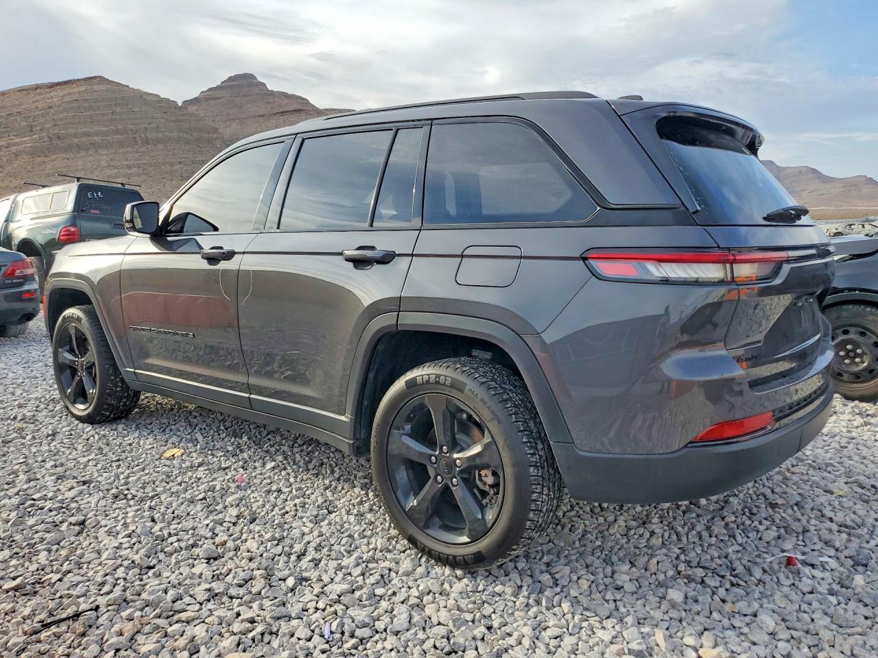 2023 JEEP GRAND CHEROKEE LAREDO — снимка 2