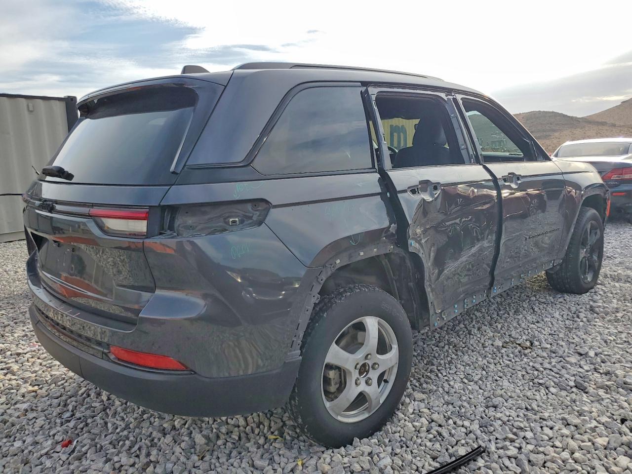 2023 JEEP GRAND CHEROKEE LAREDO — снимка 3