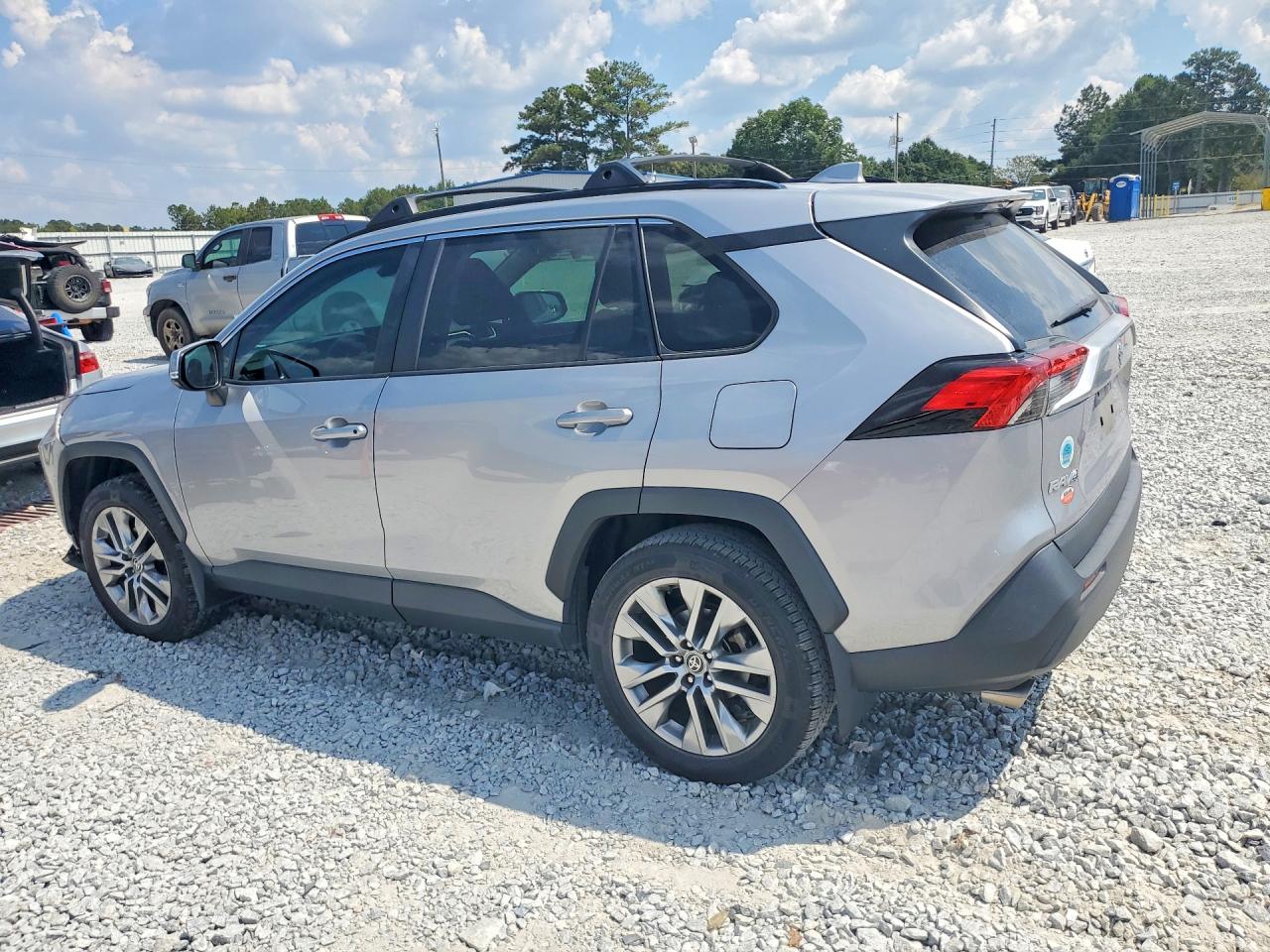 2022 TOYOTA RAV4 XLE PREMIUM — снимка 2