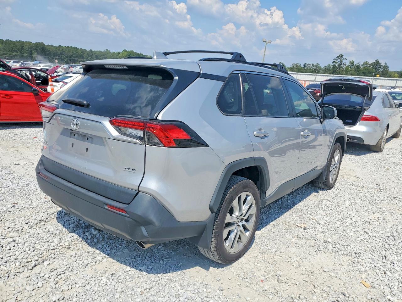 2022 TOYOTA RAV4 XLE PREMIUM — снимка 3