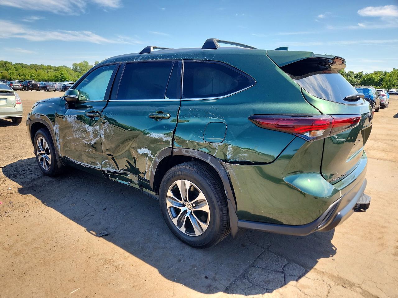 2025 TOYOTA HIGHLANDER XLE — снимка 2