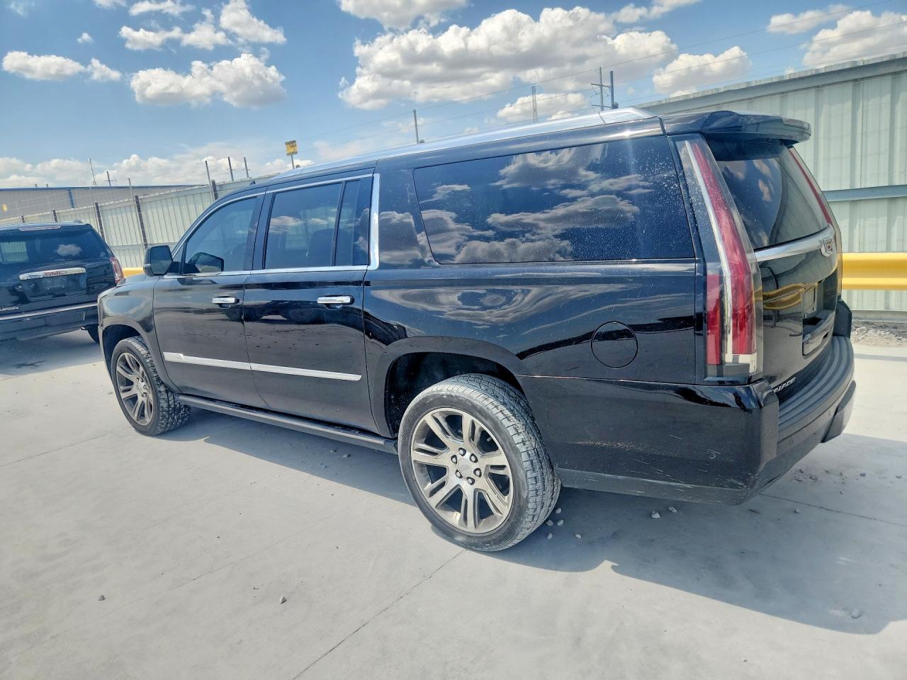 2019 CADILLAC ESCALADE ESV PREMIUM LUXURY — снимка 2