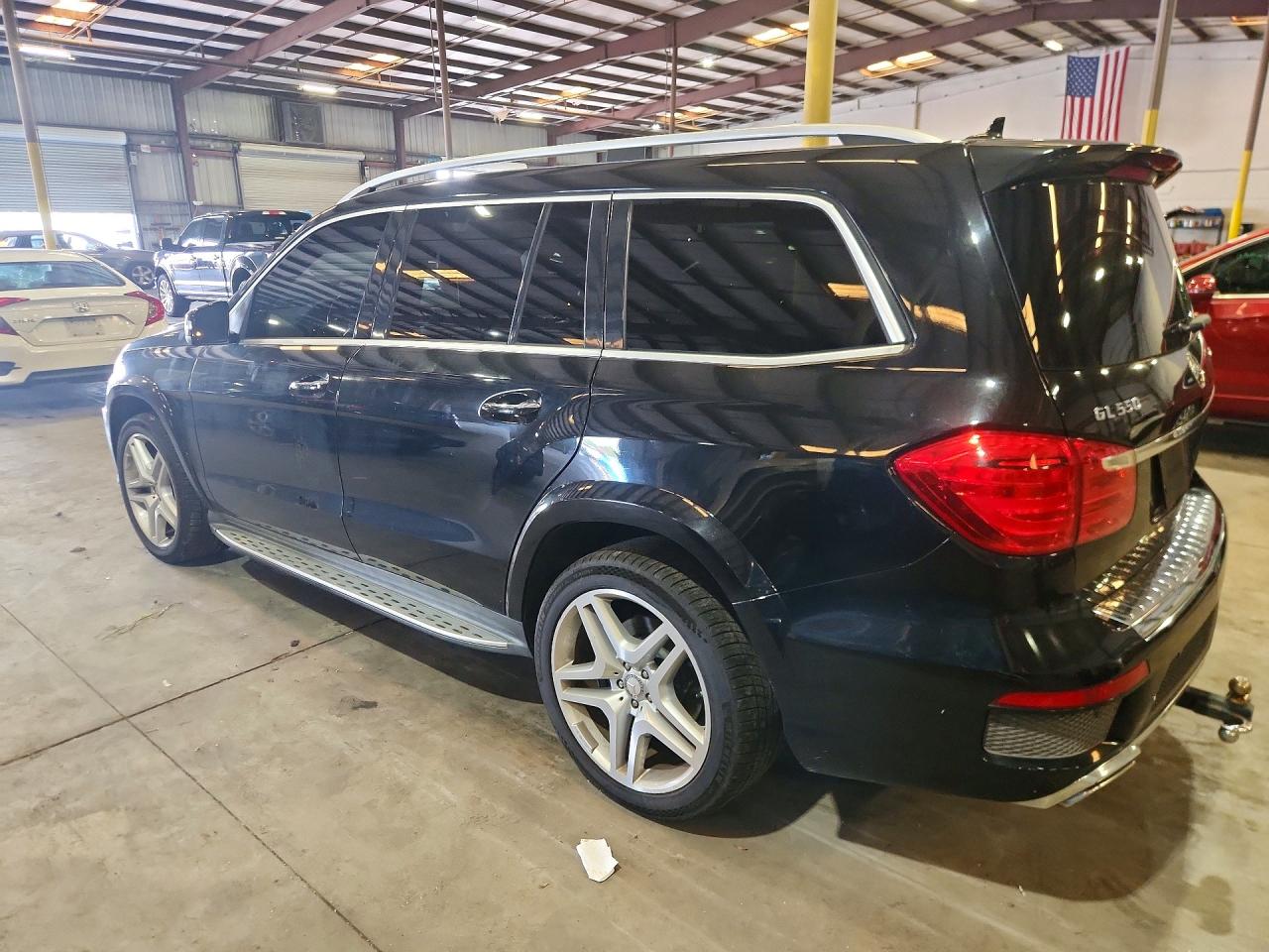 2015 MERCEDES-BENZ GL 550 4MATIC — снимка 2