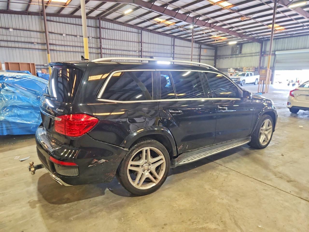 2015 MERCEDES-BENZ GL 550 4MATIC — снимка 3