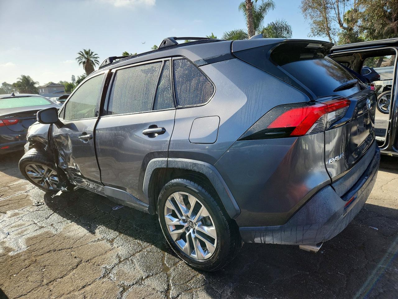 2021 TOYOTA RAV4 XLE PREMIUM — снимка 2