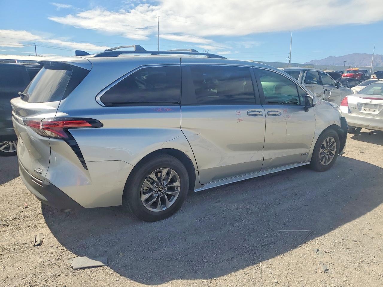 2021 TOYOTA SIENNA LE — снимка 3