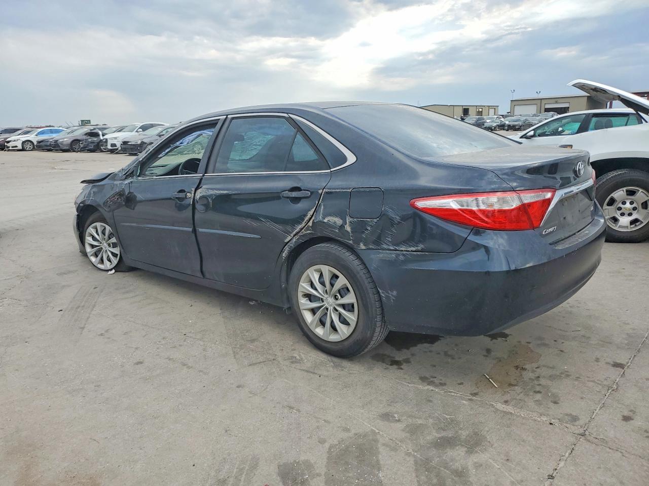 2015 TOYOTA CAMRY LE — снимка 2