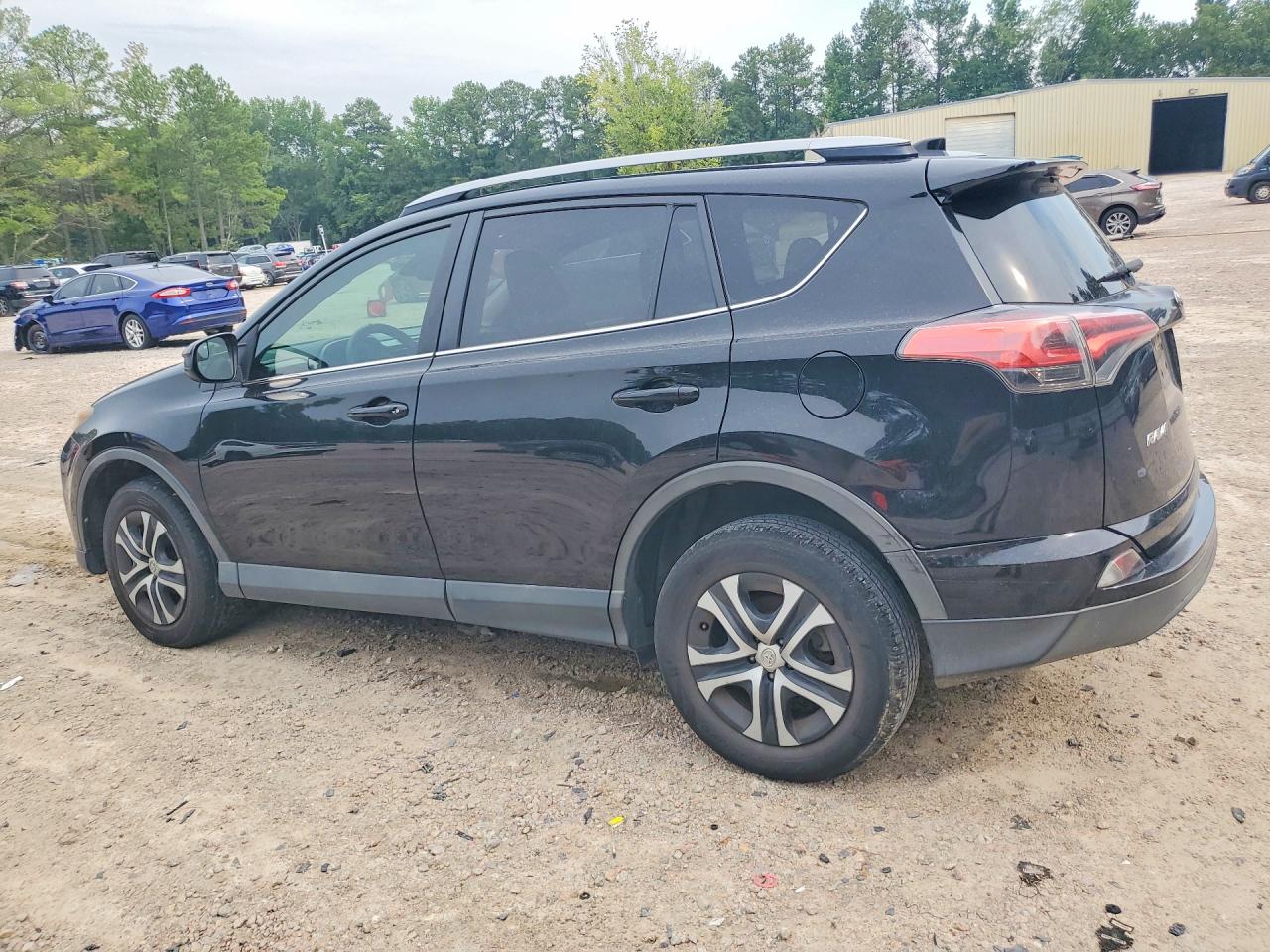 2017 TOYOTA RAV4 LE — снимка 2