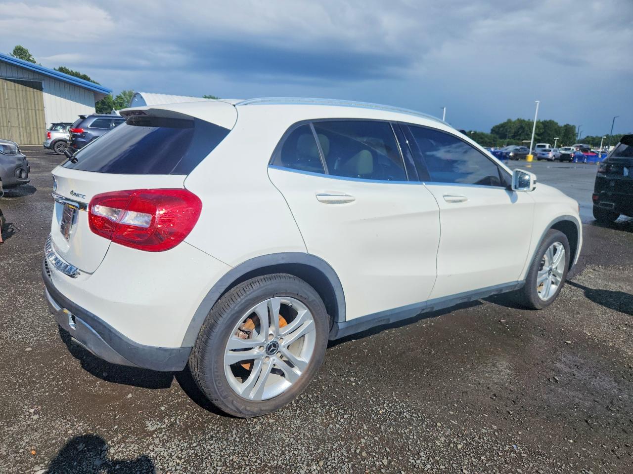2018 MERCEDES-BENZ GLA 250 4MATIC — снимка 3