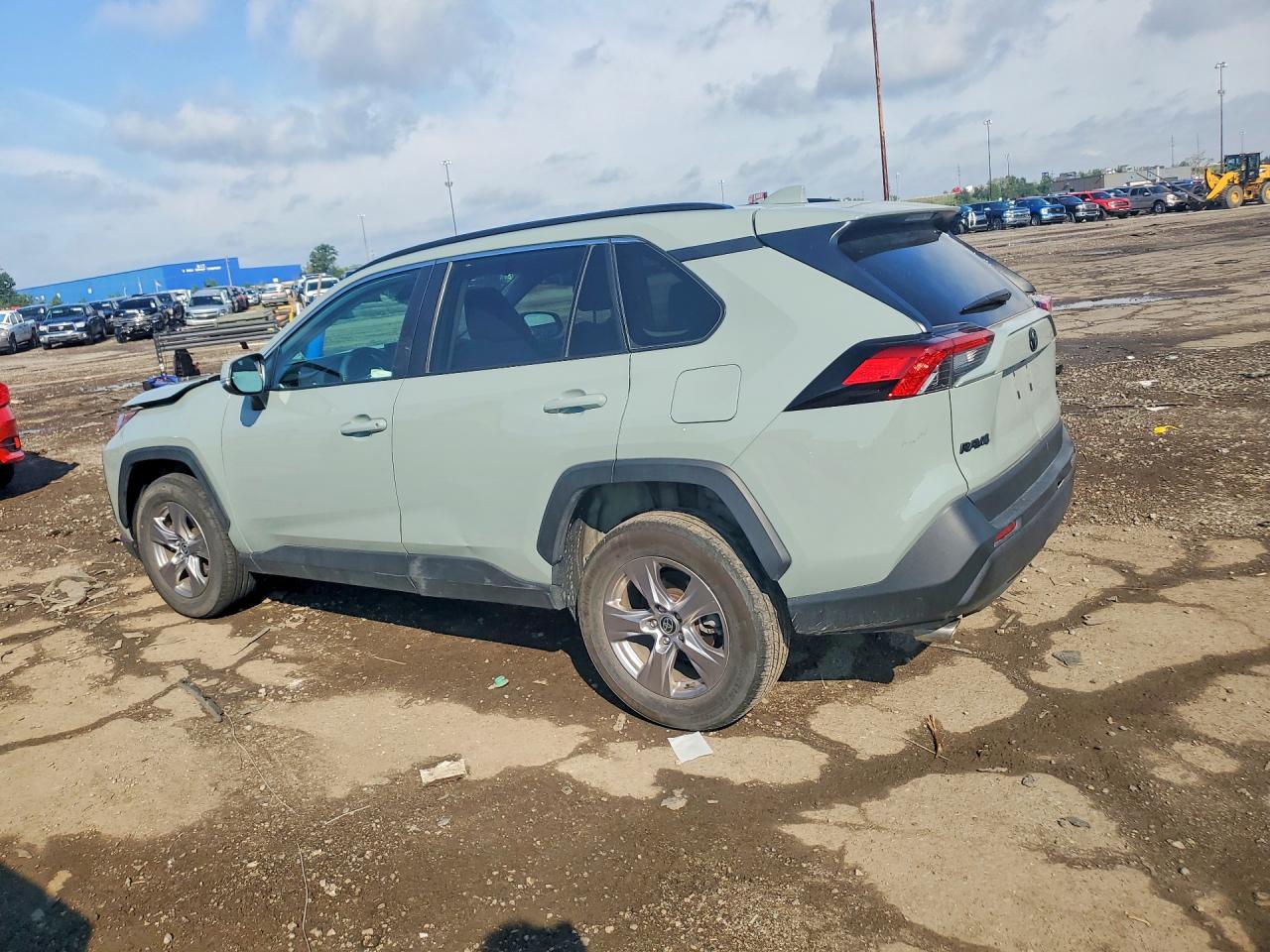 2022 TOYOTA RAV4 XLE — снимка 2