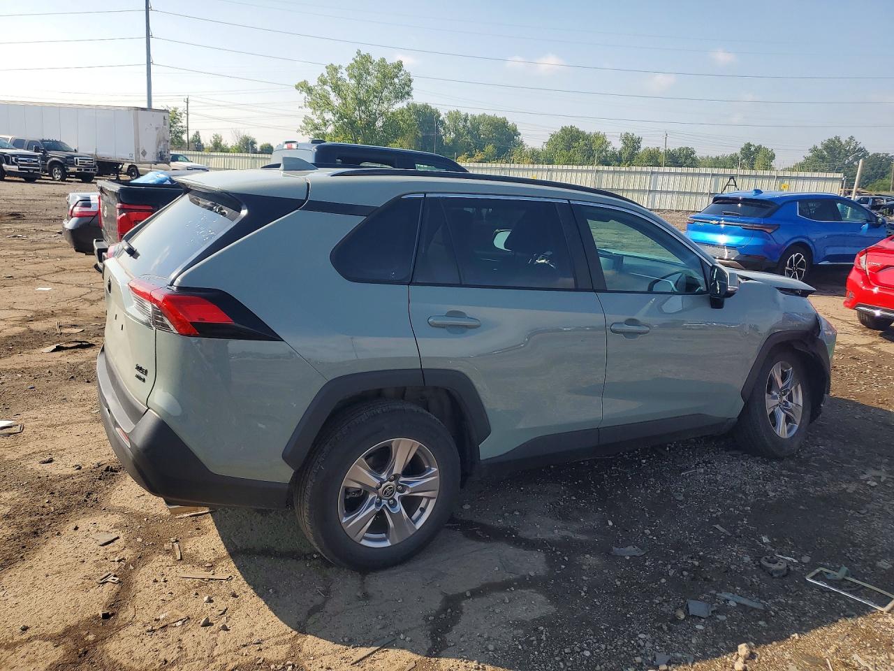 2022 TOYOTA RAV4 XLE — снимка 3