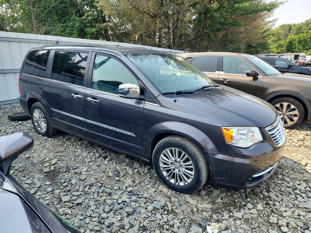 2015 CHRYSLER TOWN & COUNTRY TOURING L — снимка 4