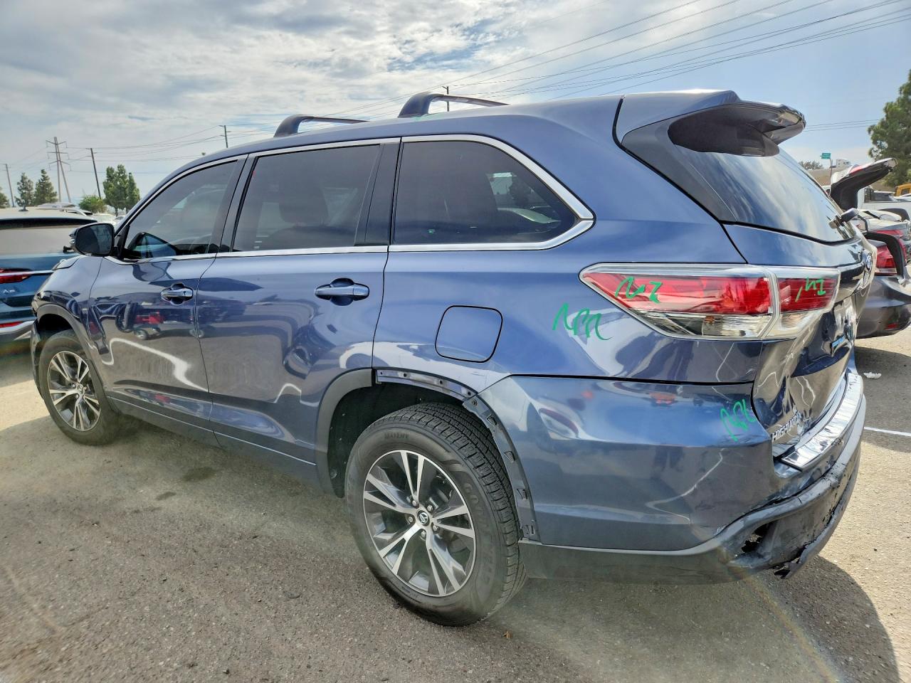 2015 TOYOTA HIGHLANDER LE — снимка 2