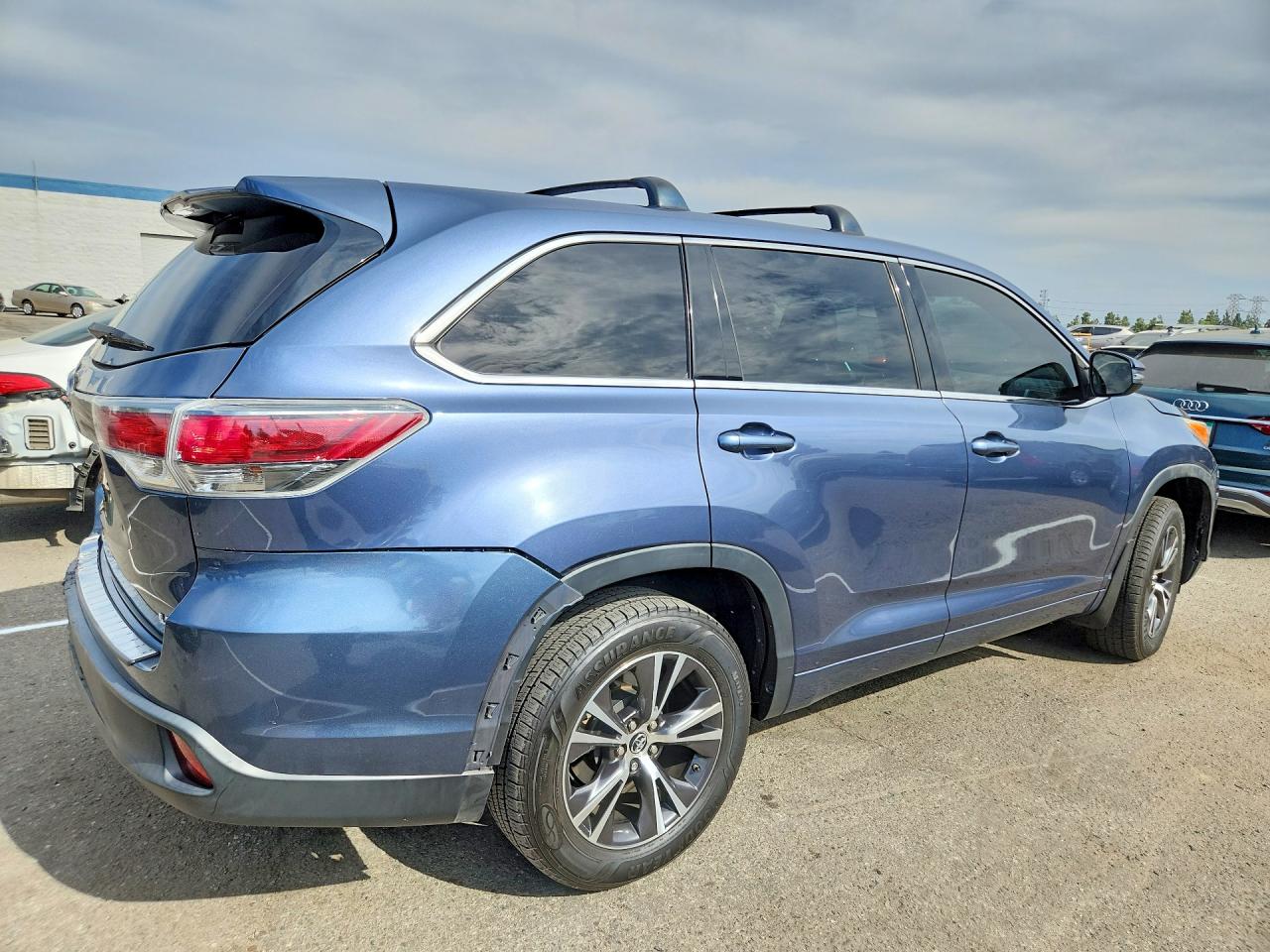 2015 TOYOTA HIGHLANDER LE — снимка 3