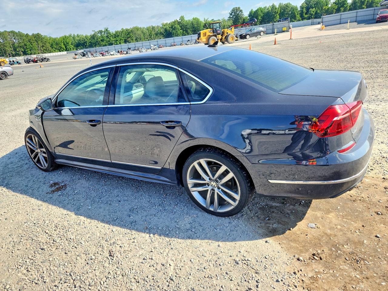 2017 VOLKSWAGEN PASSAT R-LINE — снимка 2