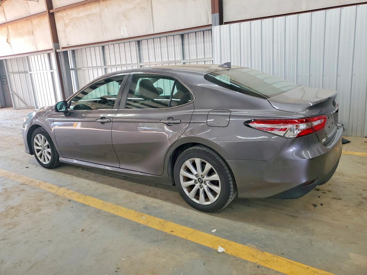 2020 TOYOTA CAMRY LE — снимка 2