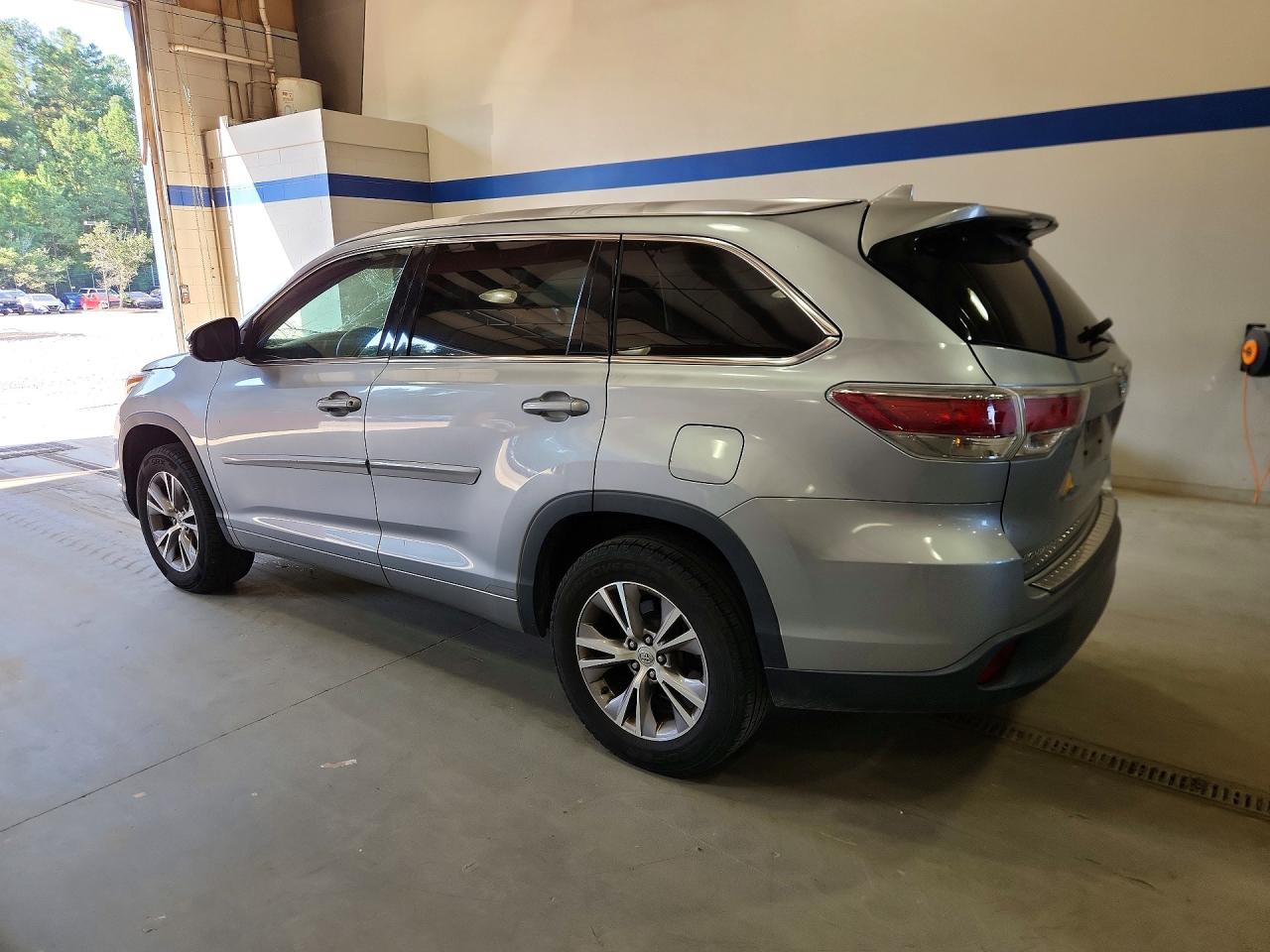 2015 TOYOTA HIGHLANDER XLE — снимка 2