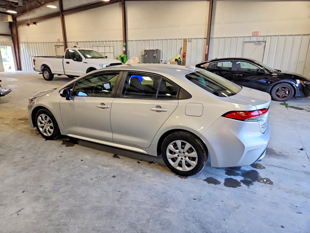 2021 TOYOTA COROLLA LE — снимка 2