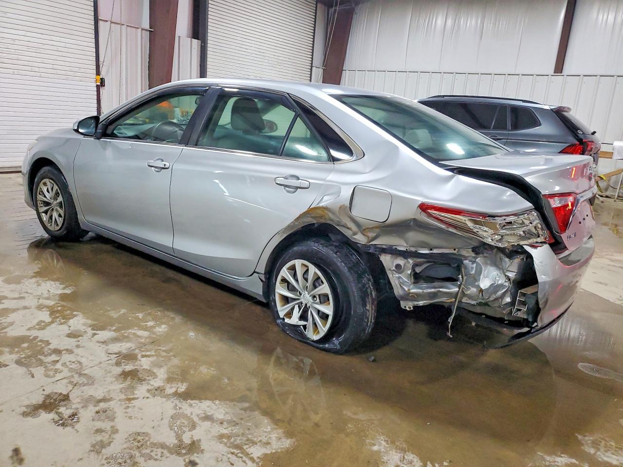 2017 TOYOTA CAMRY LE — снимка 2