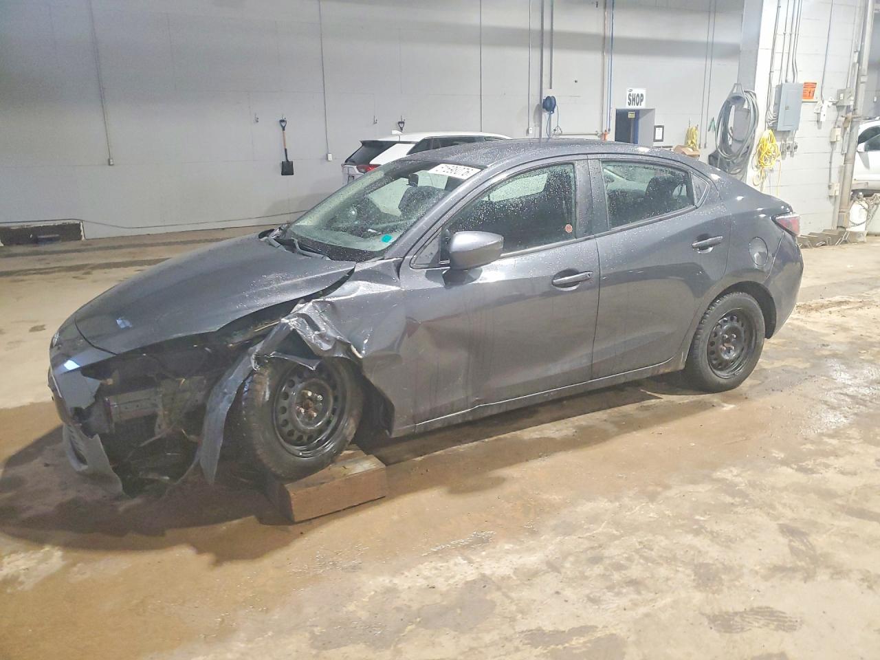 2016 TOYOTA YARIS