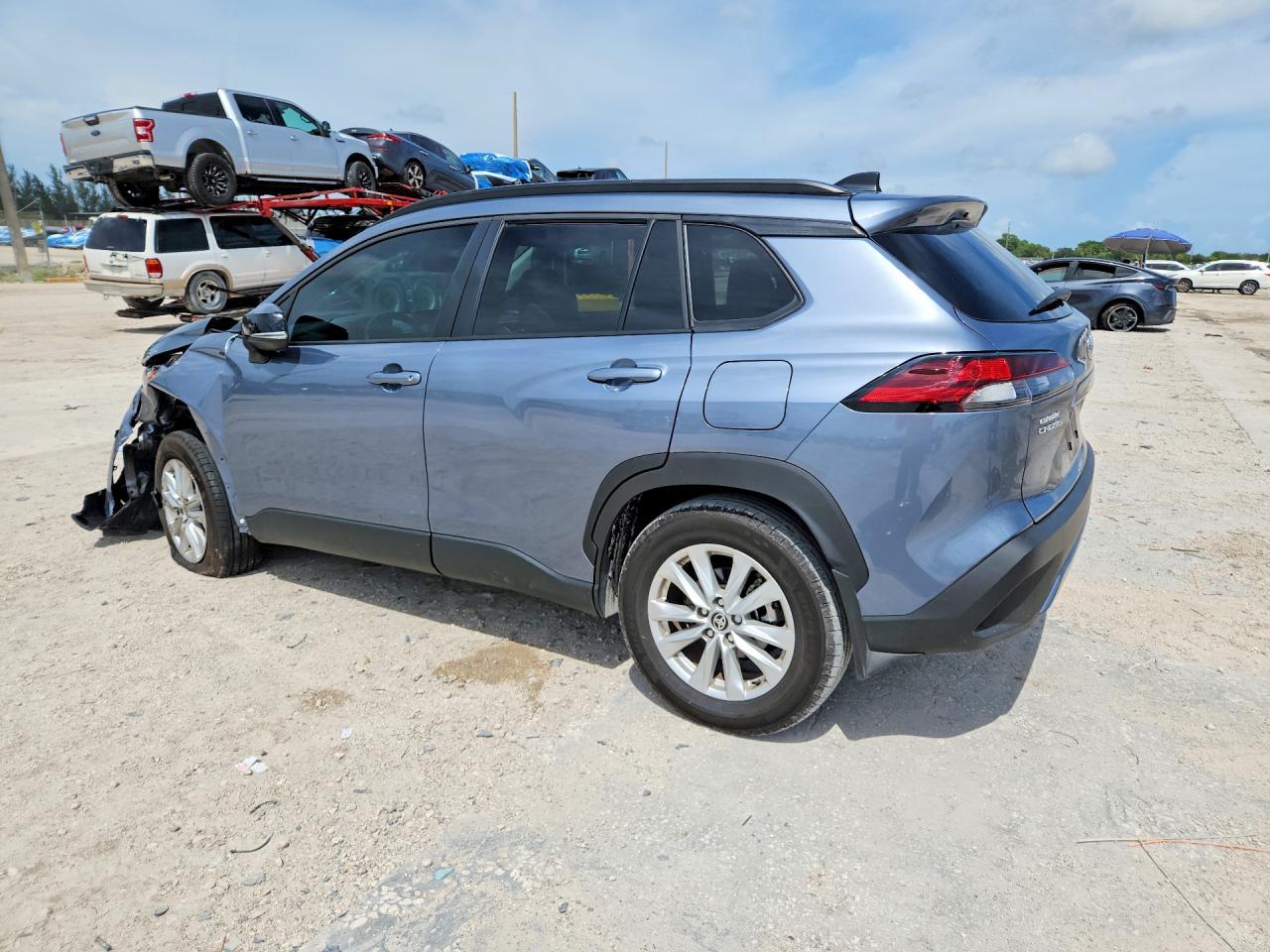 2026 TOYOTA COROLLA CROSS LE — снимка 2