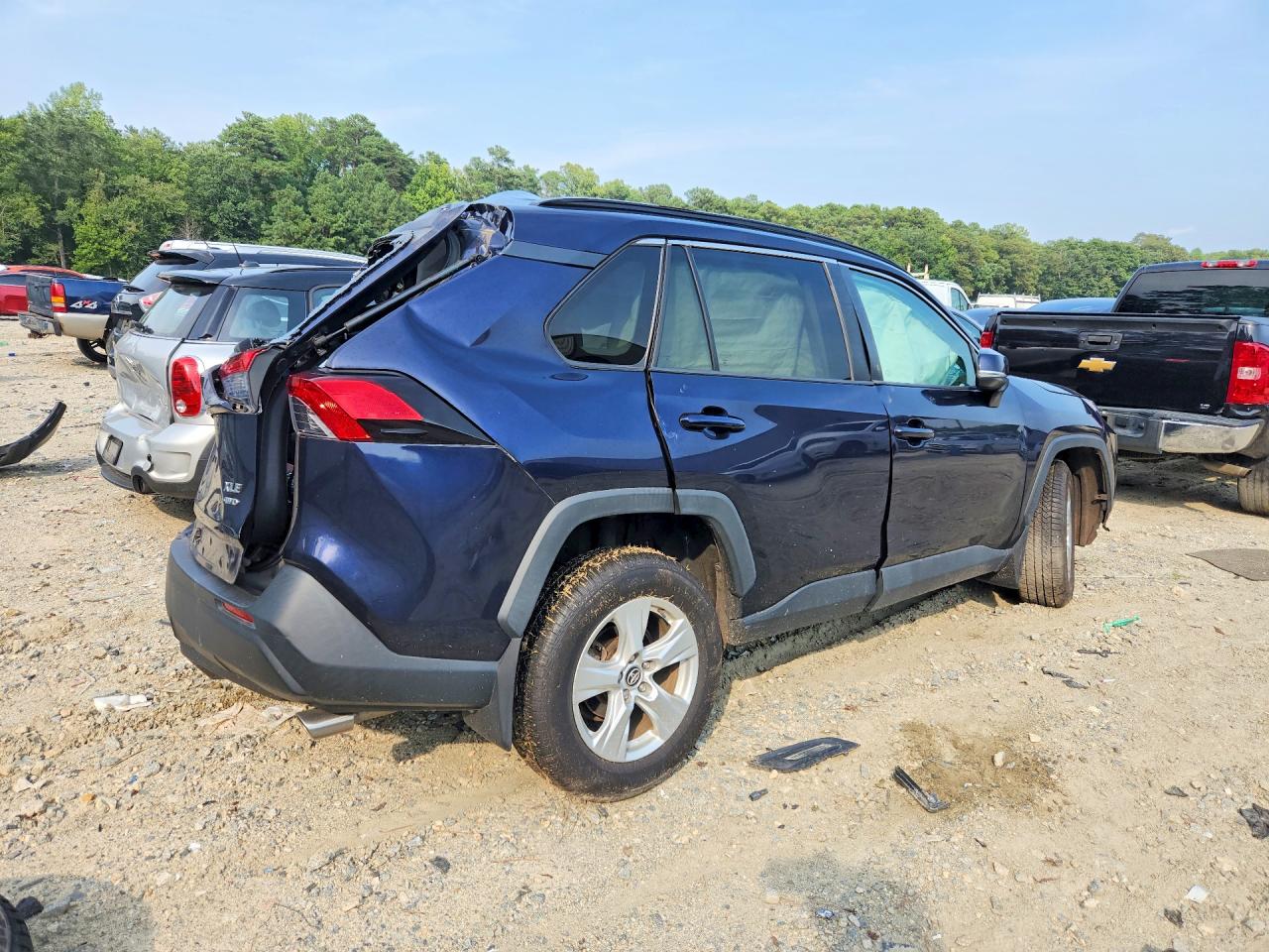 2020 TOYOTA RAV4 XLE — снимка 3