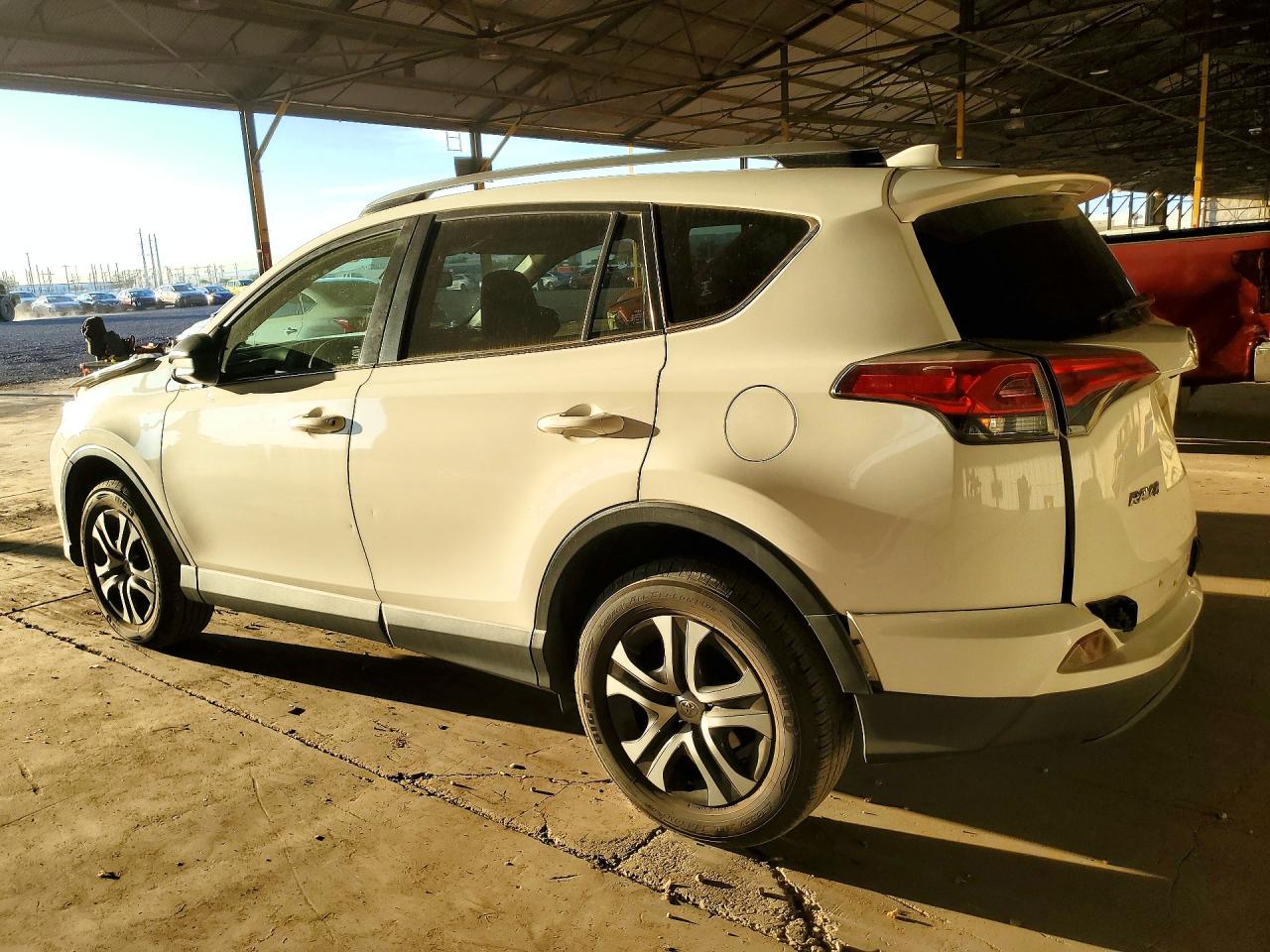 2018 TOYOTA RAV4 LE — снимка 2