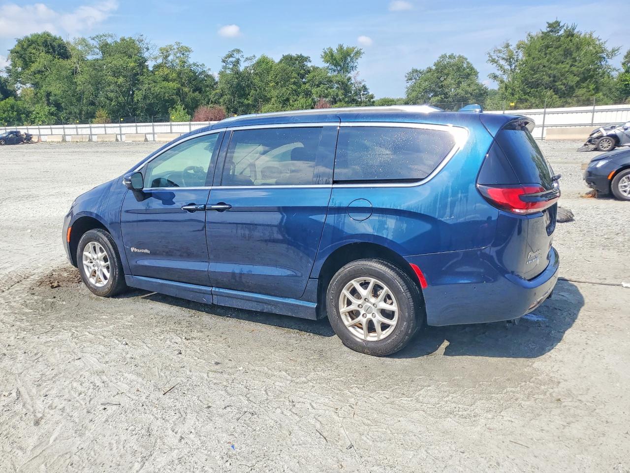 2021 CHRYSLER PACIFICA TOURING L — снимка 2
