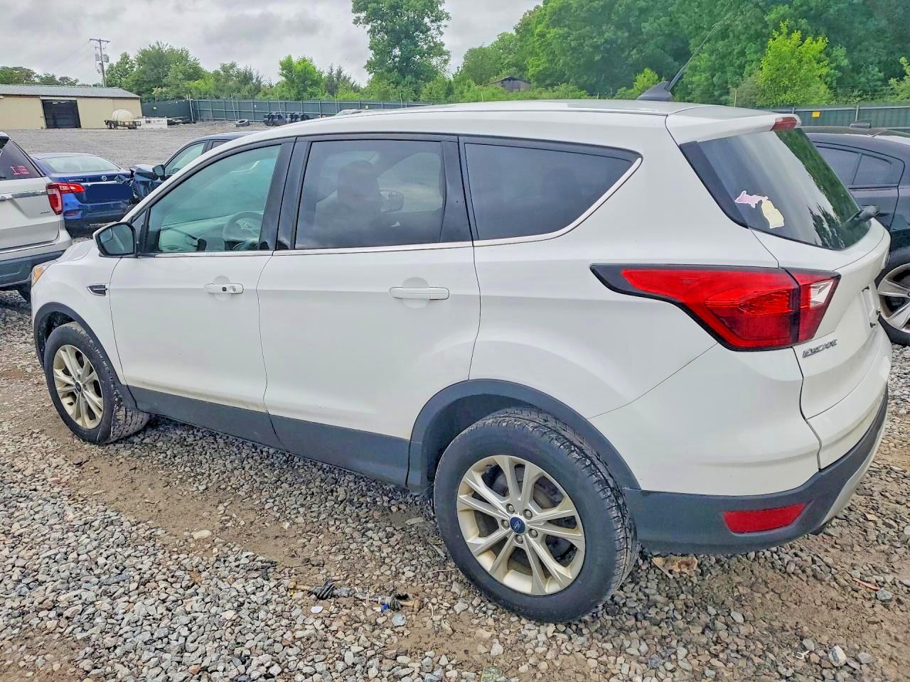 2019 FORD ESCAPE SE — снимка 2