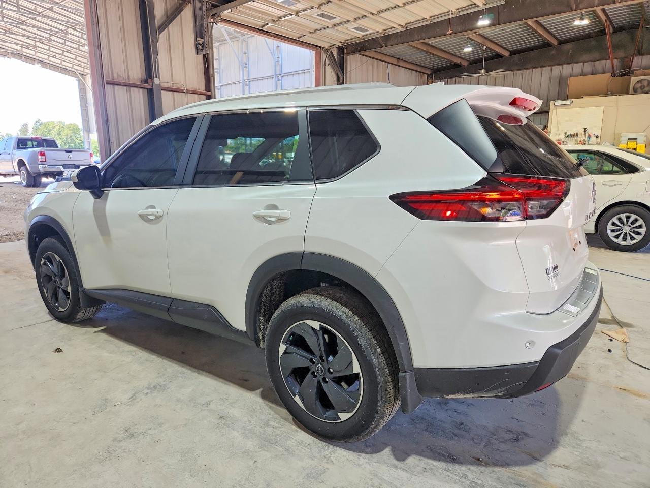 2026 NISSAN ROGUE SV — снимка 2