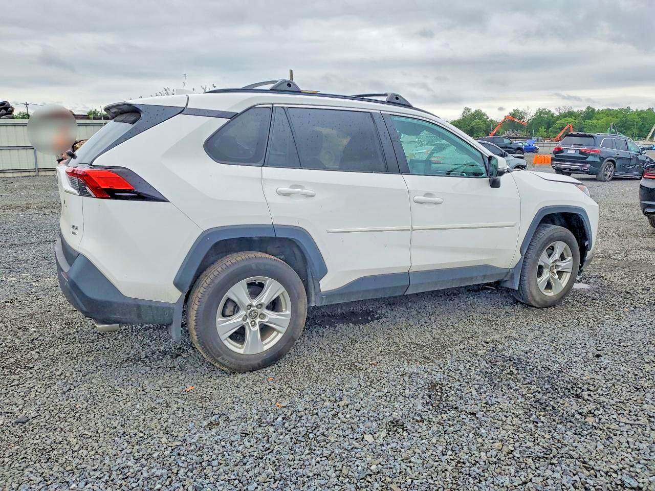 2021 TOYOTA RAV4 XLE — снимка 3