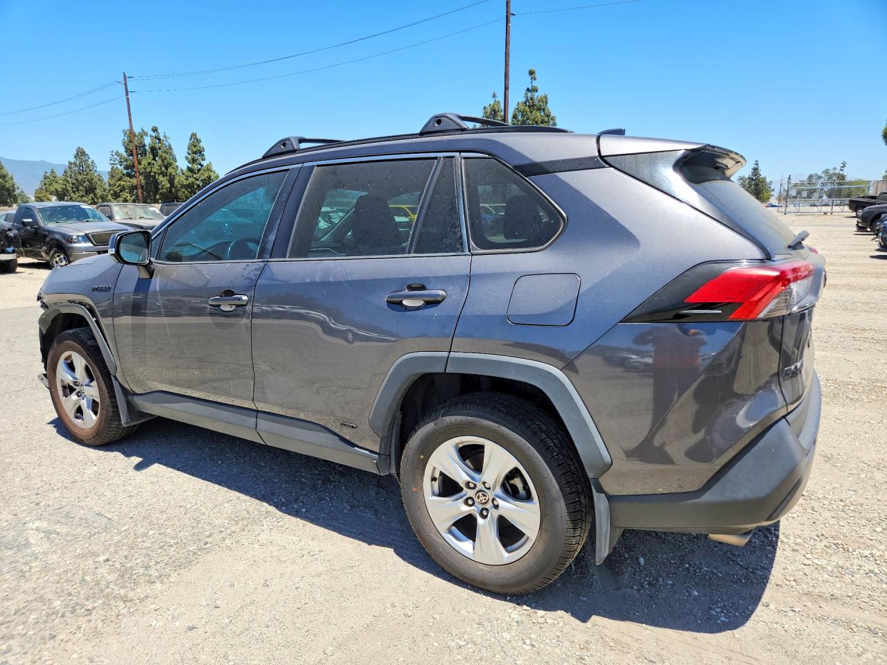 2021 TOYOTA RAV4 XLE — снимка 2