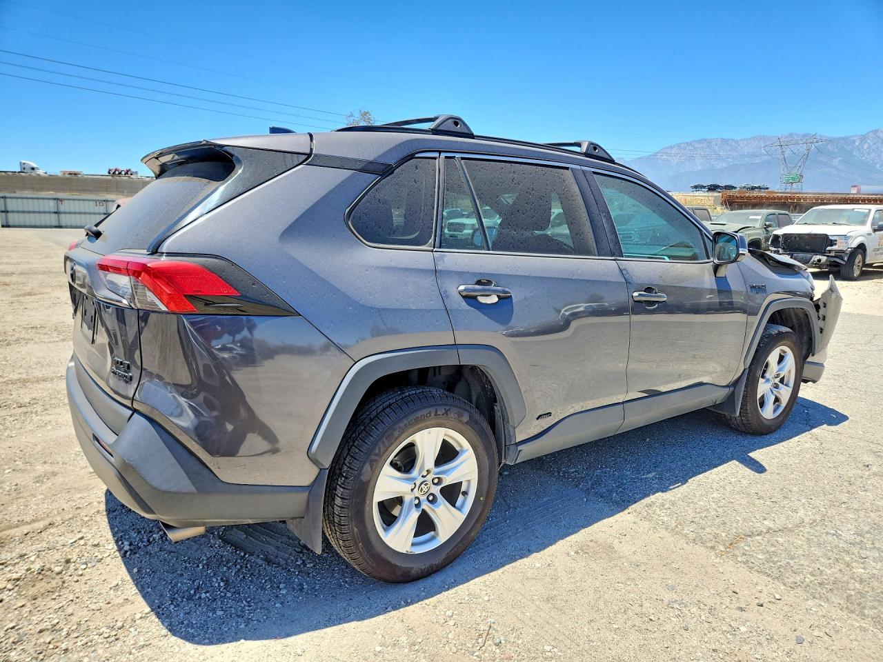 2021 TOYOTA RAV4 XLE — снимка 3