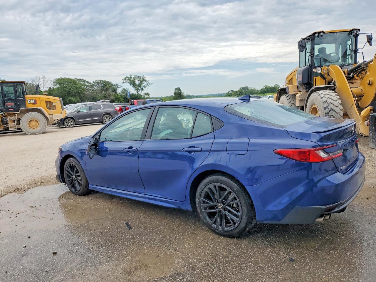 2025 TOYOTA CAMRY SE — снимка 2