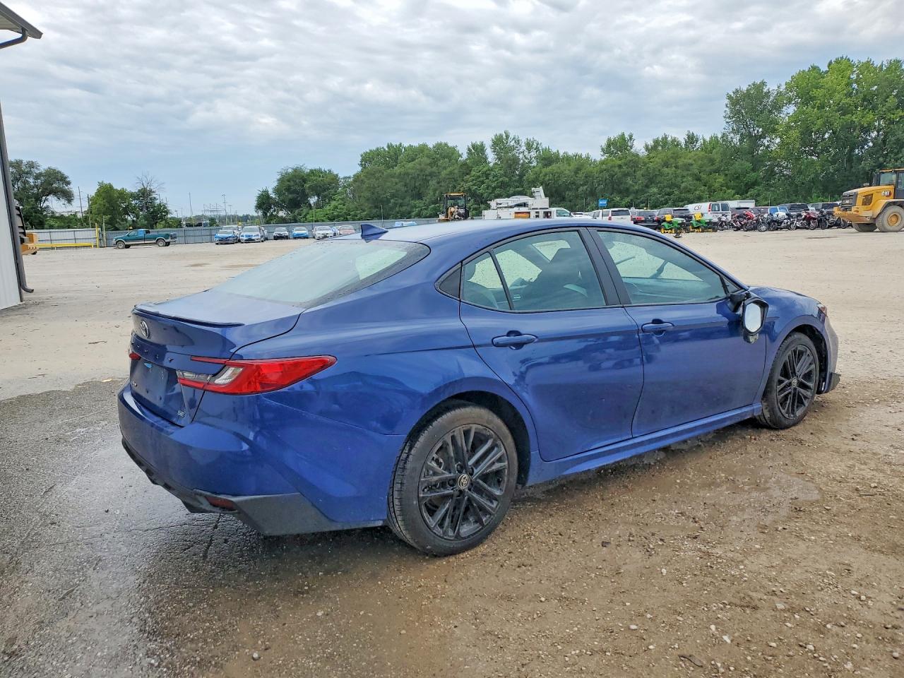2025 TOYOTA CAMRY SE — снимка 3