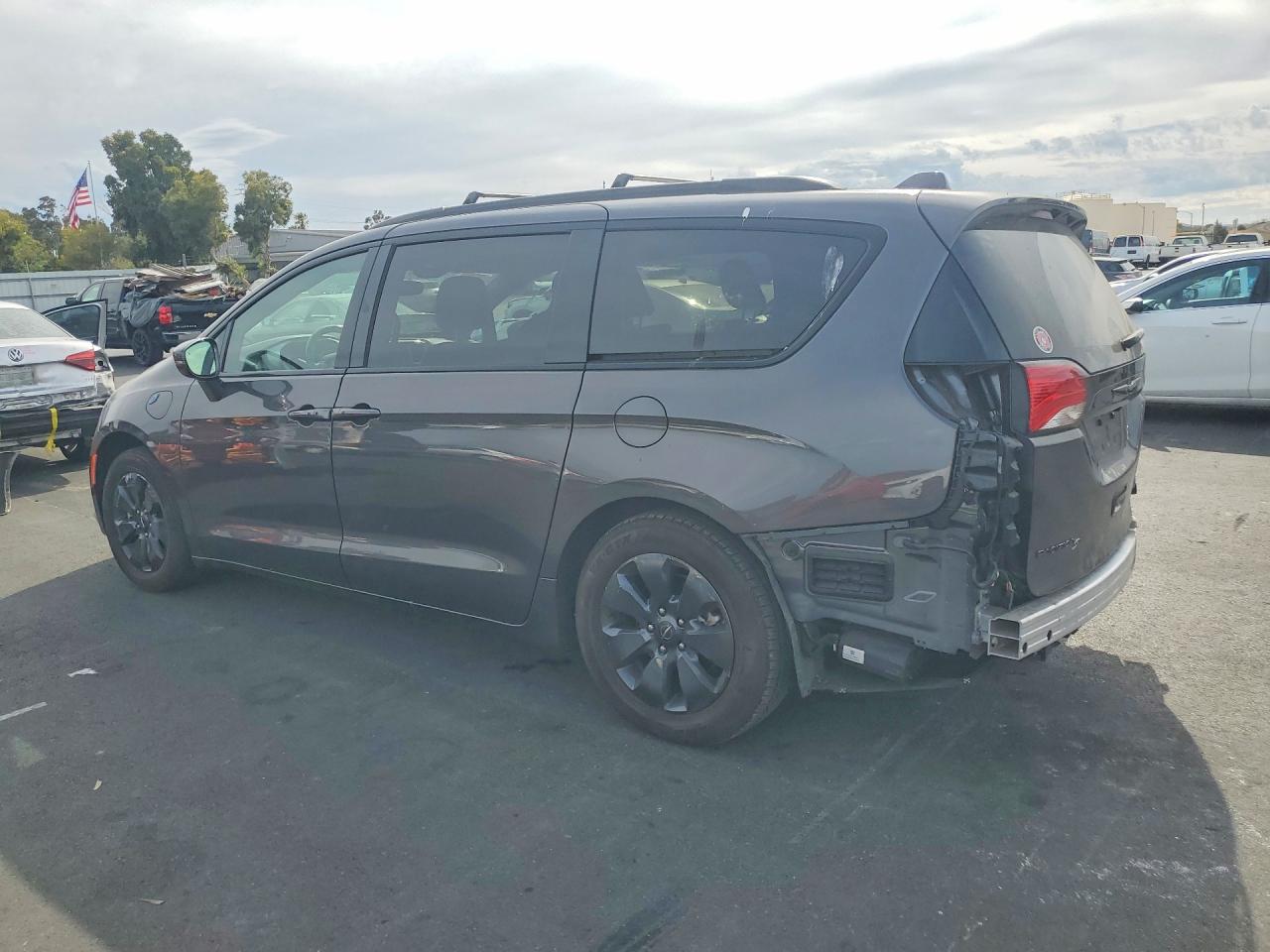 2020 CHRYSLER PACIFICA HYBRID LIMITED — снимка 2