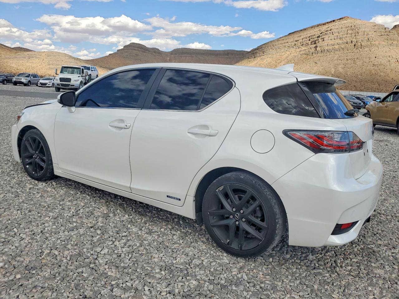 2015 LEXUS CT 200 — снимка 2