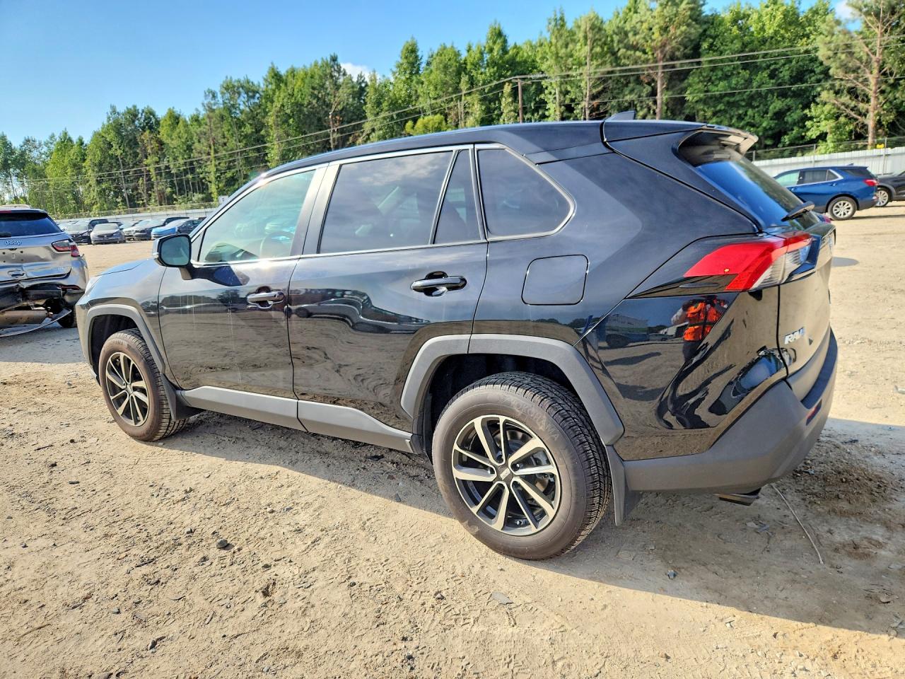 2022 TOYOTA RAV4 LE — снимка 2