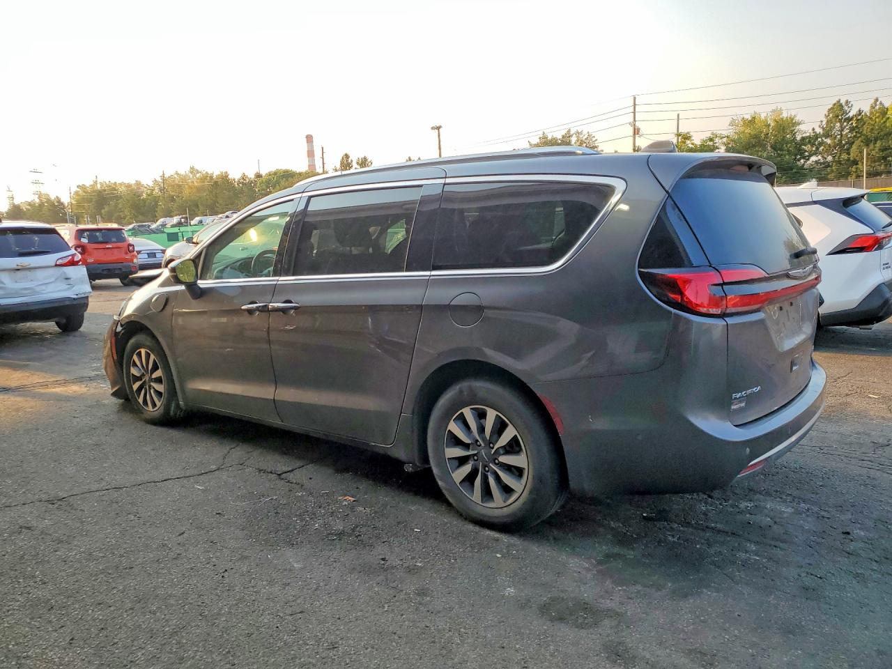 2021 CHRYSLER PACIFICA HYBRID TOURING L — снимка 2