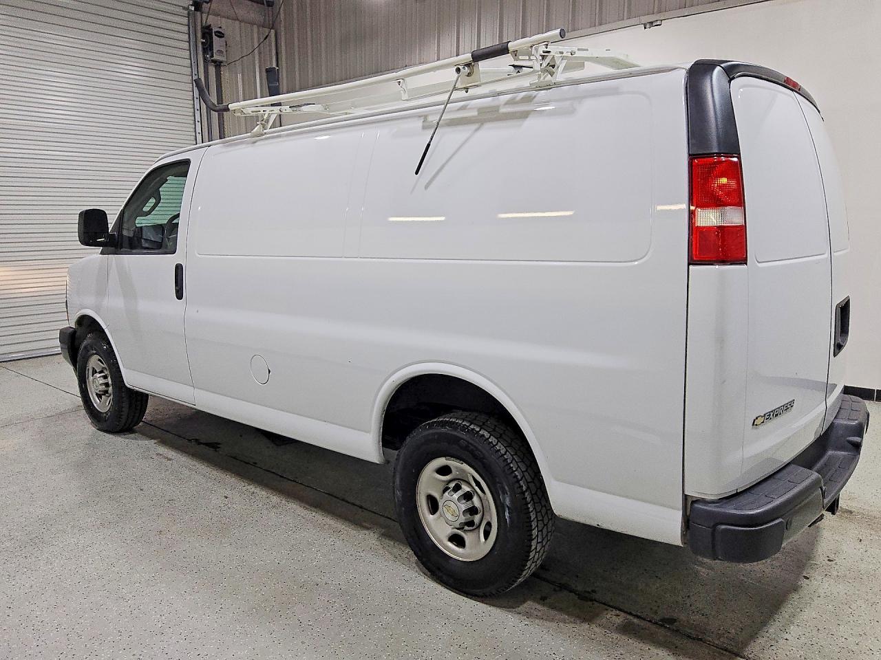 2022 CHEVROLET EXPRESS G2500 — снимка 2