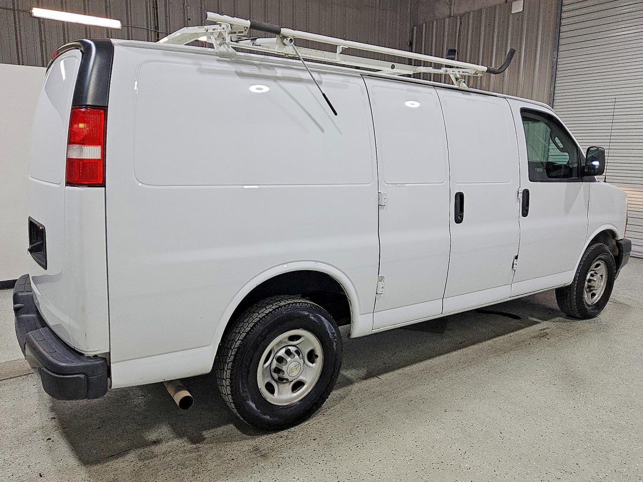 2022 CHEVROLET EXPRESS G2500 — снимка 3