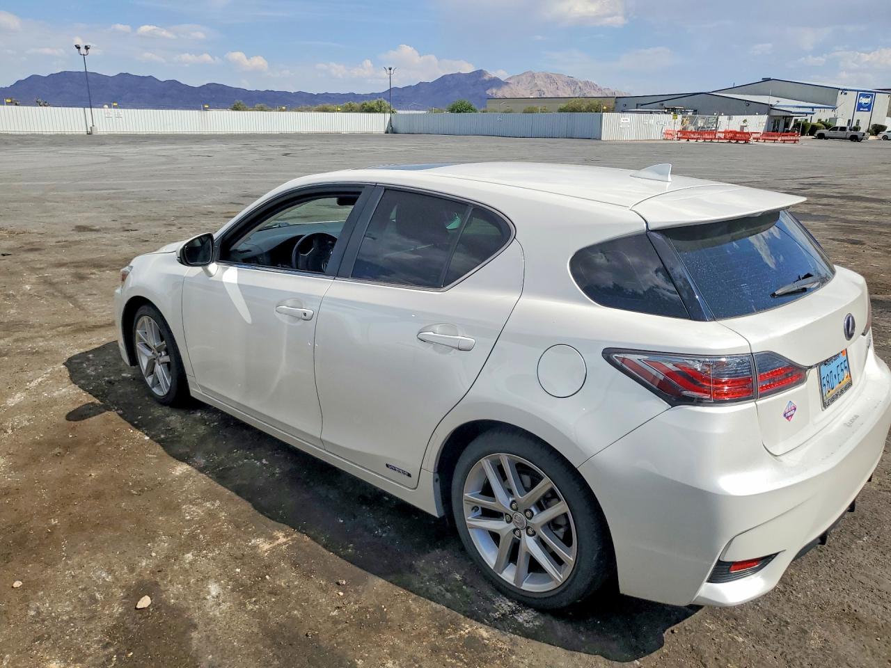 2017 LEXUS CT 200 — снимка 2