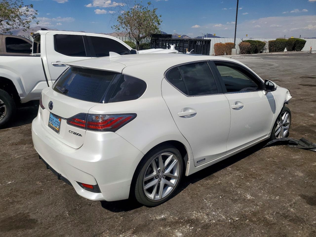 2017 LEXUS CT 200 — снимка 3