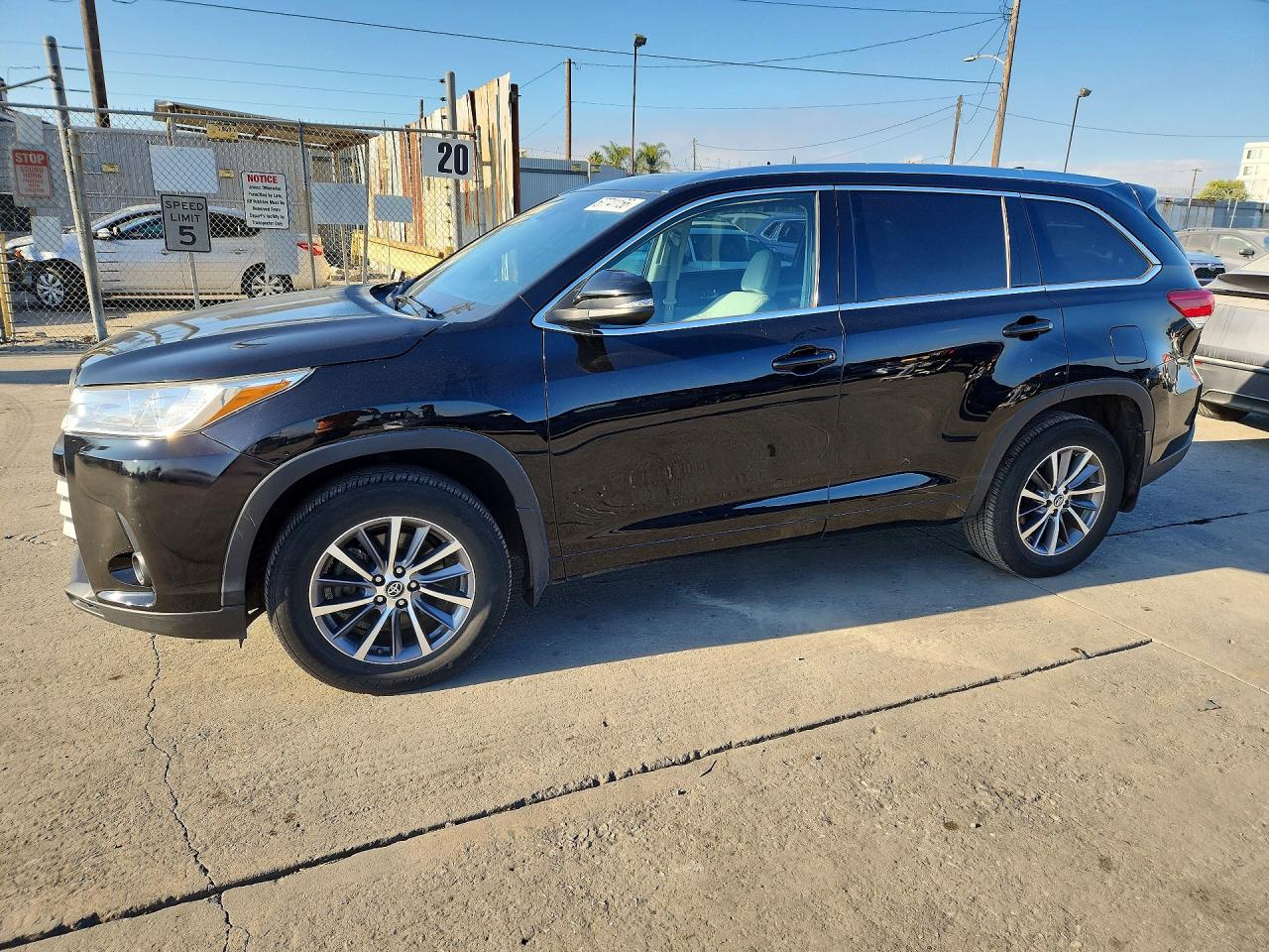 2018 TOYOTA HIGHLANDER XLE