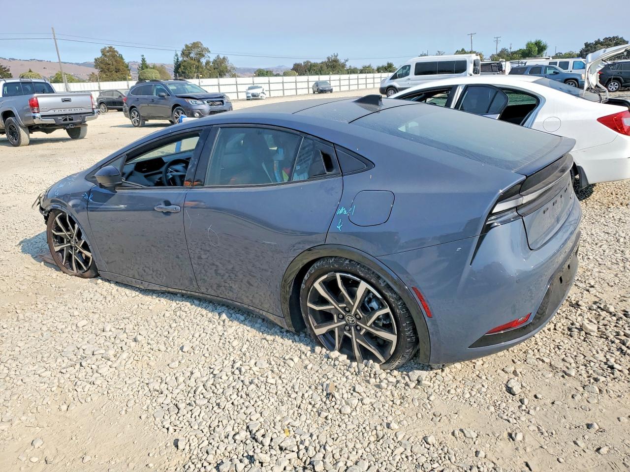 2026 TOYOTA PRIUS PLUG-IN HYBRID XSE — photo 2
