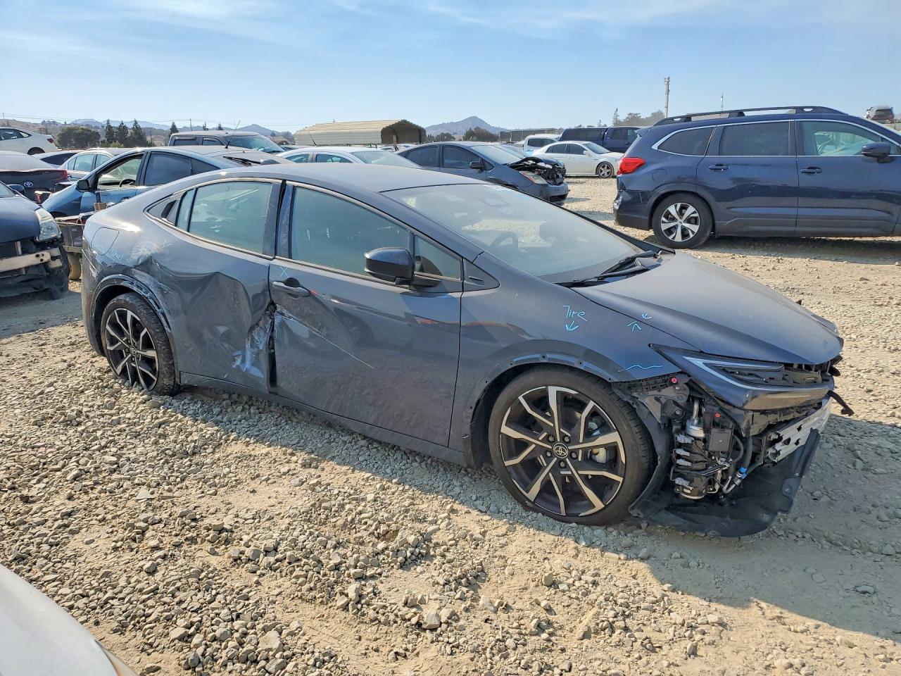 2026 TOYOTA PRIUS PLUG-IN HYBRID XSE — photo 4