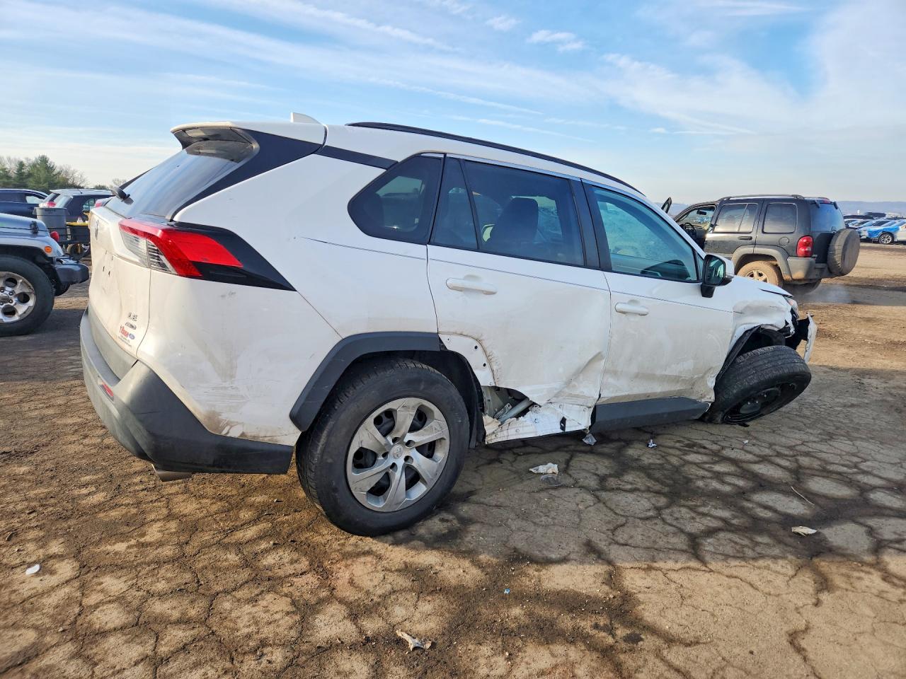 2020 TOYOTA RAV4 LE — снимка 3