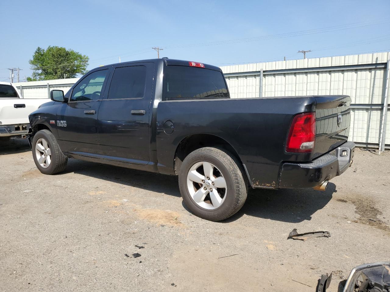 2015 RAM 1500 ST — снимка 2