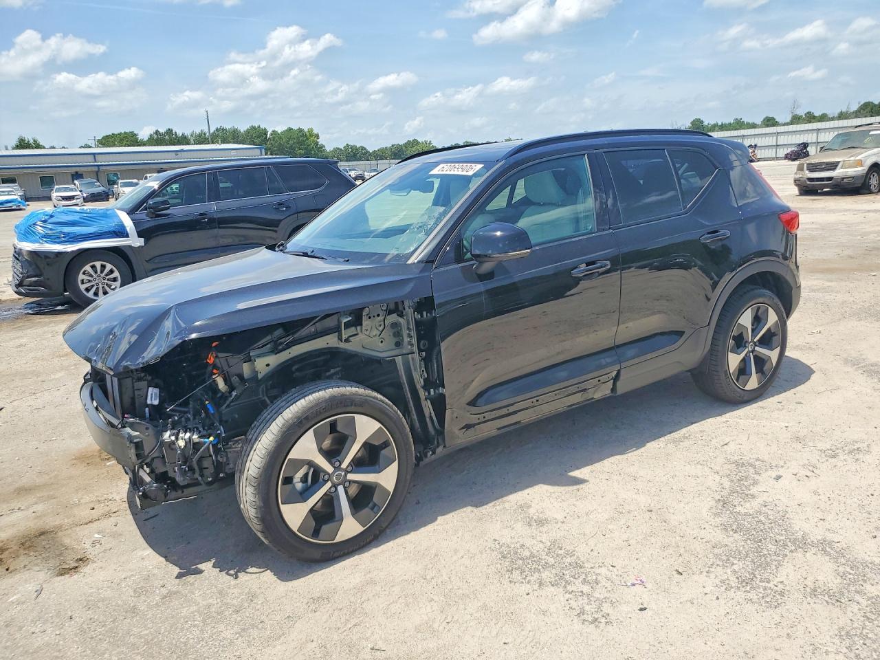 2026 VOLVO XC40 PLUS